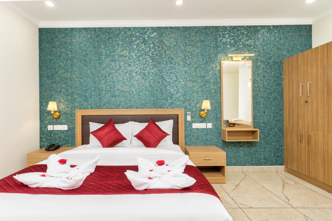 Esaa Airport Hotel Kochi Bagian luar foto