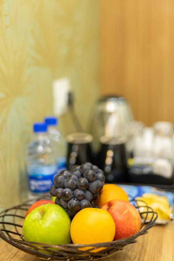 Esaa Airport Hotel Kochi Bagian luar foto