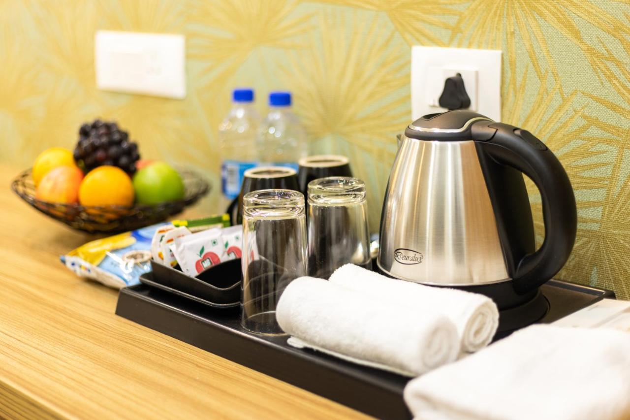 Esaa Airport Hotel Kochi Bagian luar foto