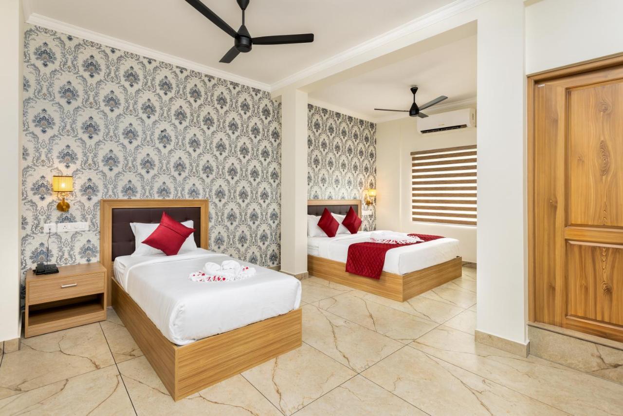 Esaa Airport Hotel Kochi Bagian luar foto