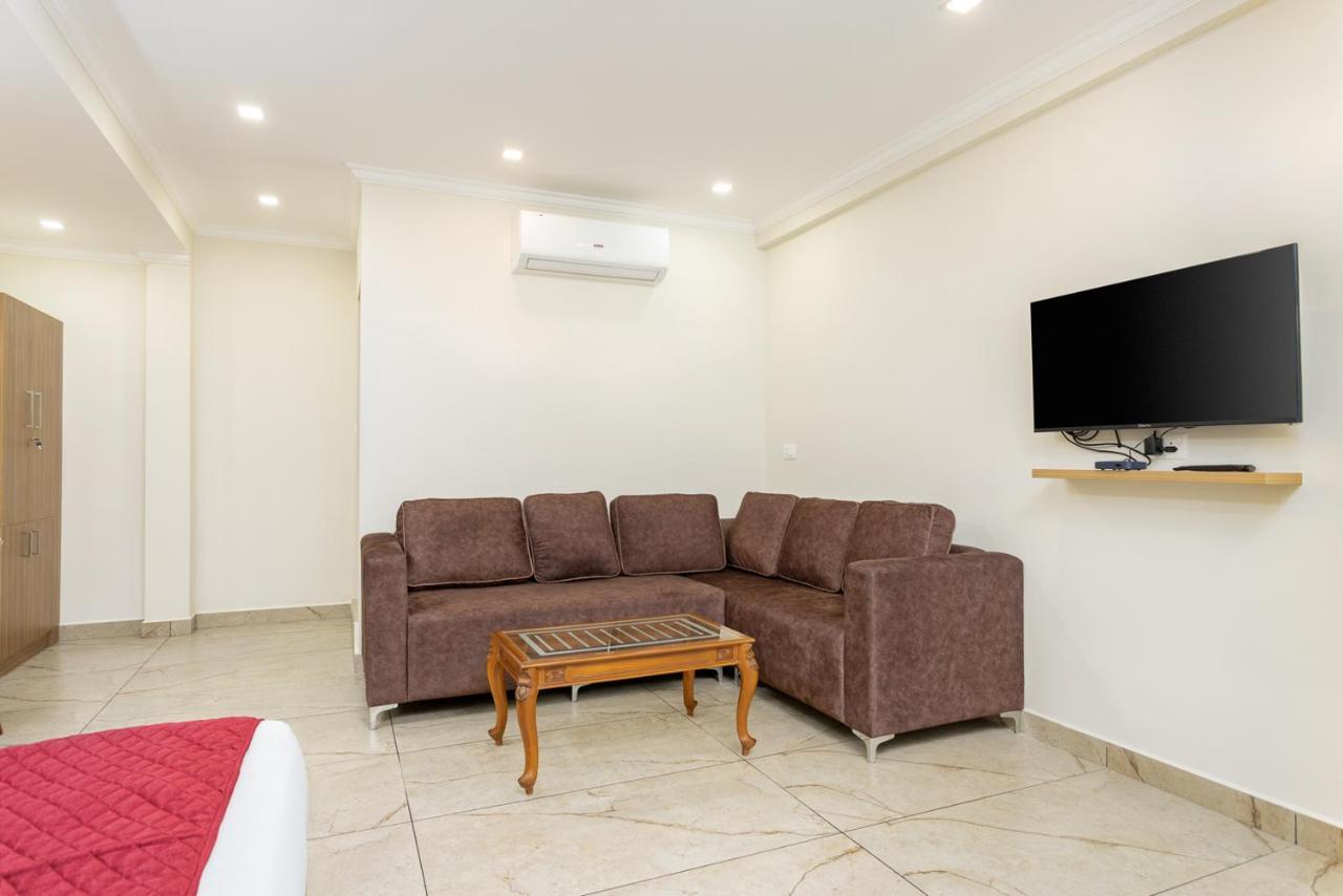 Esaa Airport Hotel Kochi Bagian luar foto