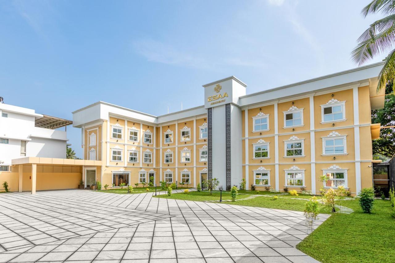 Esaa Airport Hotel Kochi Bagian luar foto