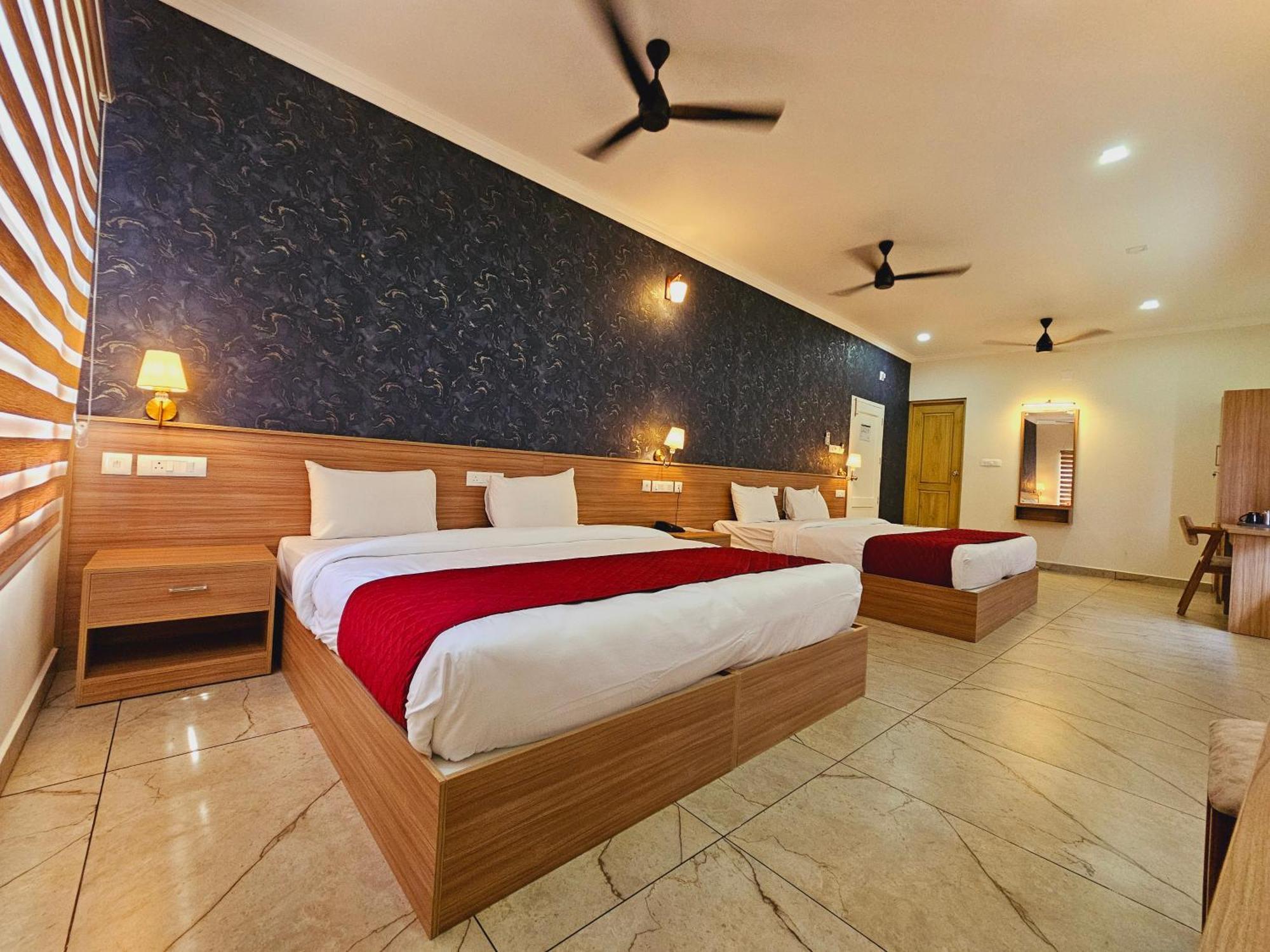 Esaa Airport Hotel Kochi Bagian luar foto