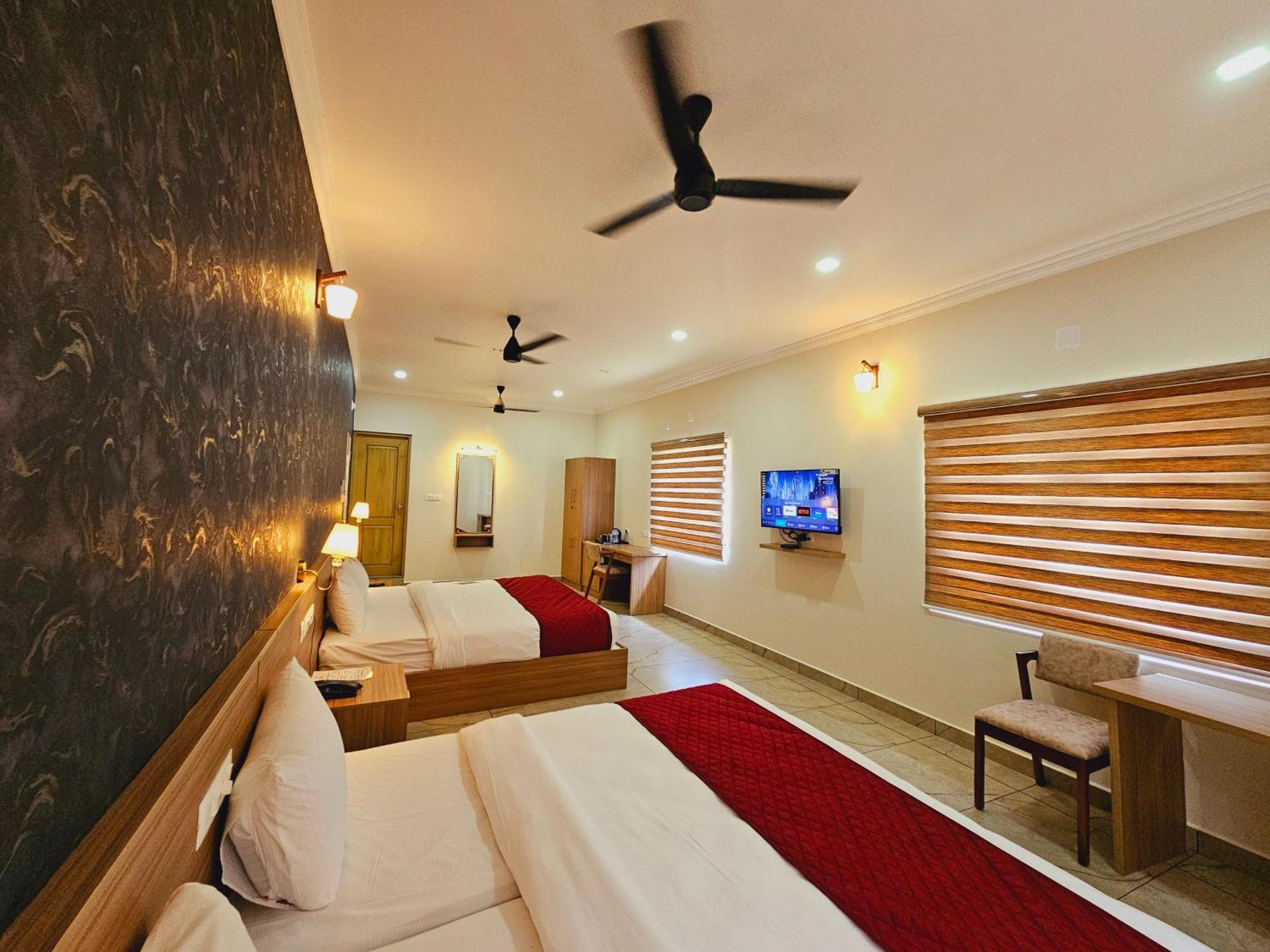 Esaa Airport Hotel Kochi Bagian luar foto