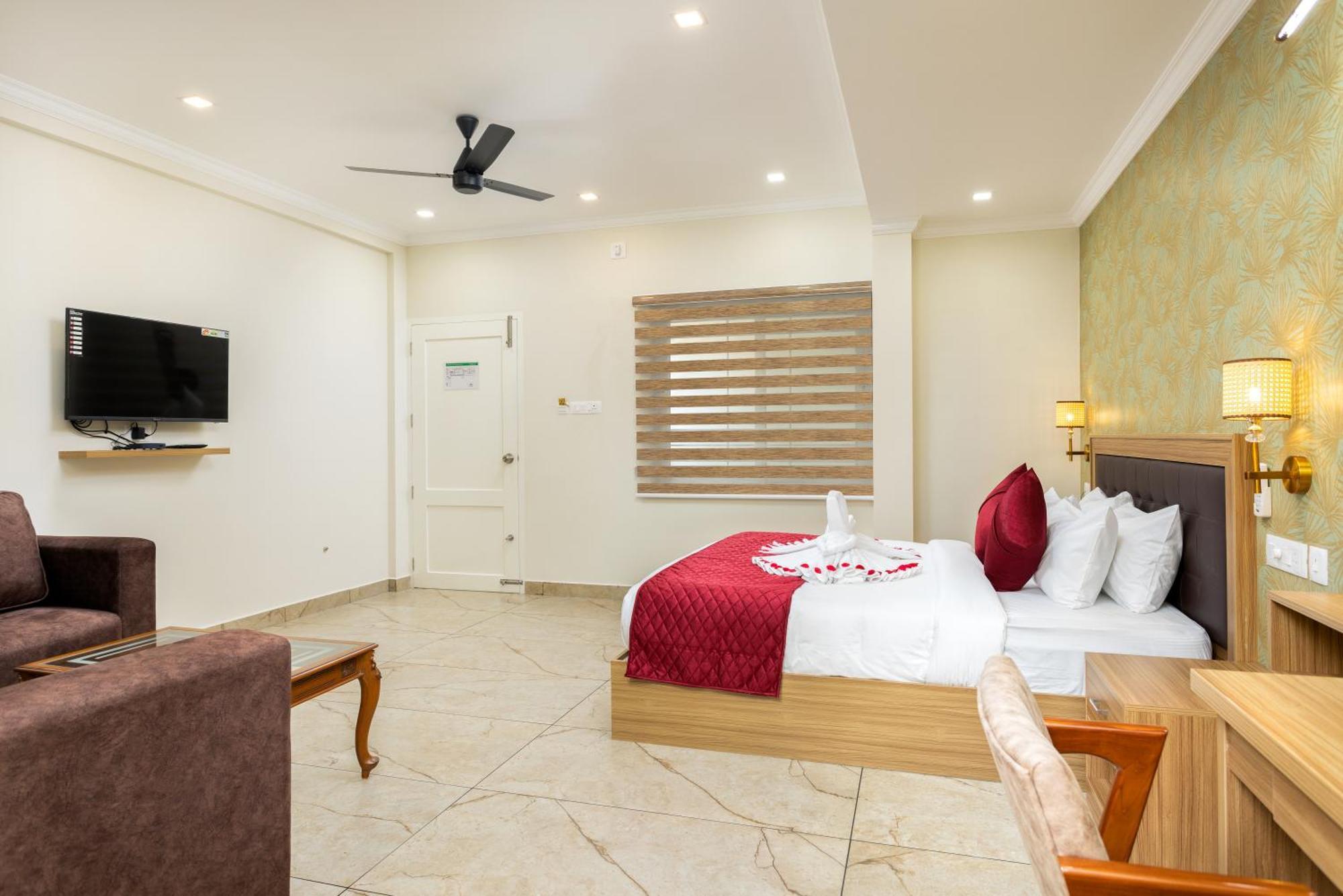 Esaa Airport Hotel Kochi Bagian luar foto