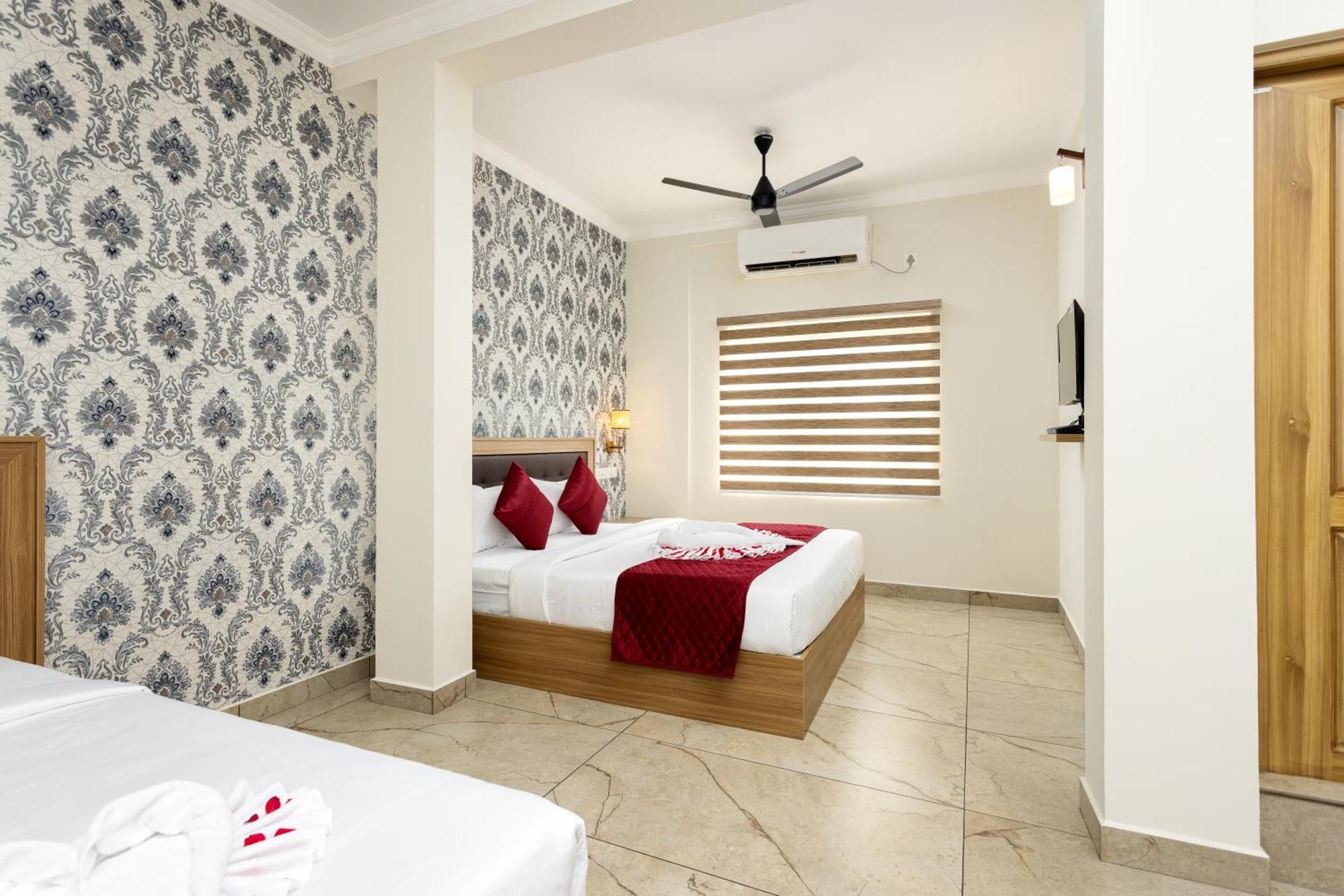 Esaa Airport Hotel Kochi Bagian luar foto