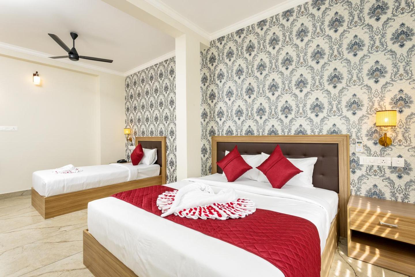 Esaa Airport Hotel Kochi Bagian luar foto