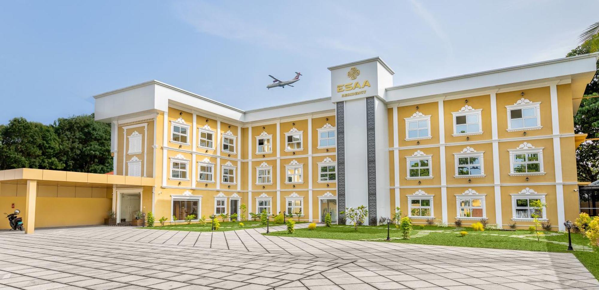 Esaa Airport Hotel Kochi Bagian luar foto