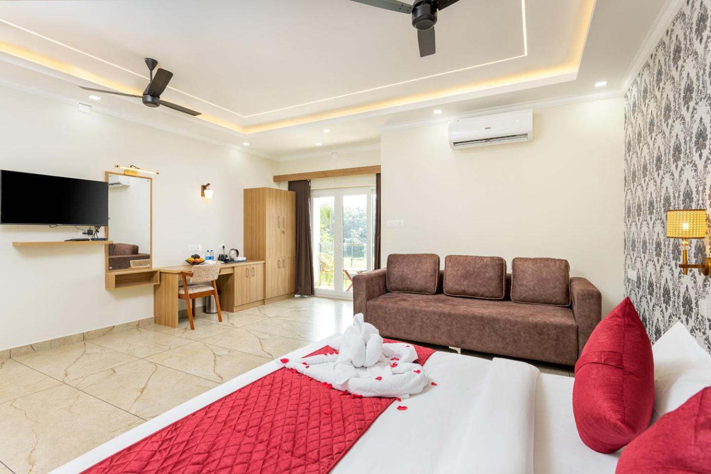 Esaa Airport Hotel Kochi Bagian luar foto