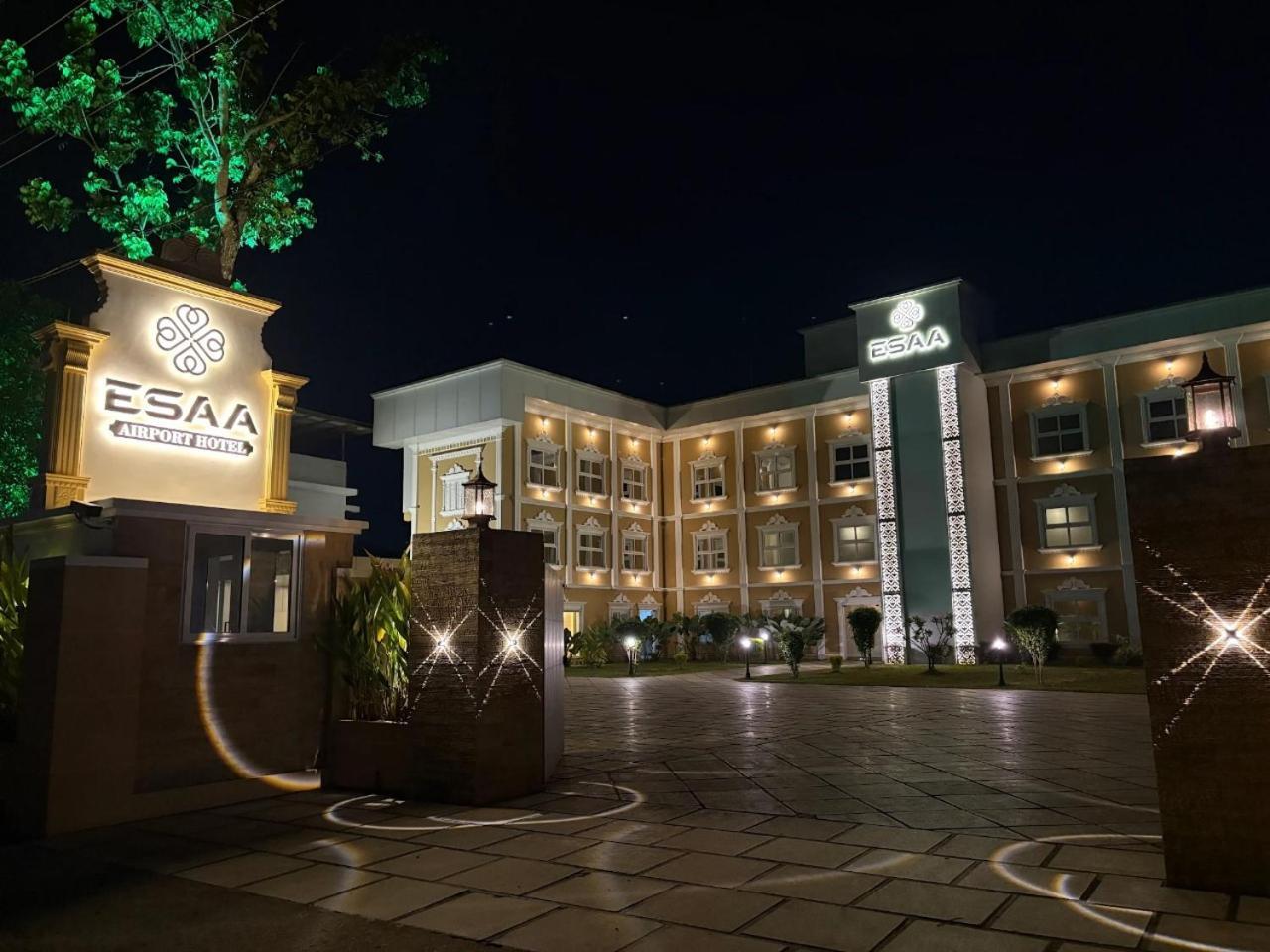 Esaa Airport Hotel Kochi Bagian luar foto